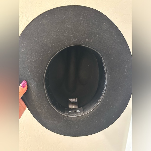 Brixton hat with purple bow - Picture 8 of 8